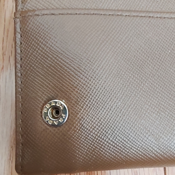 Prada saffiano leather trifold wallet VGUC w/chain & twilly - Picture 7 of 10
